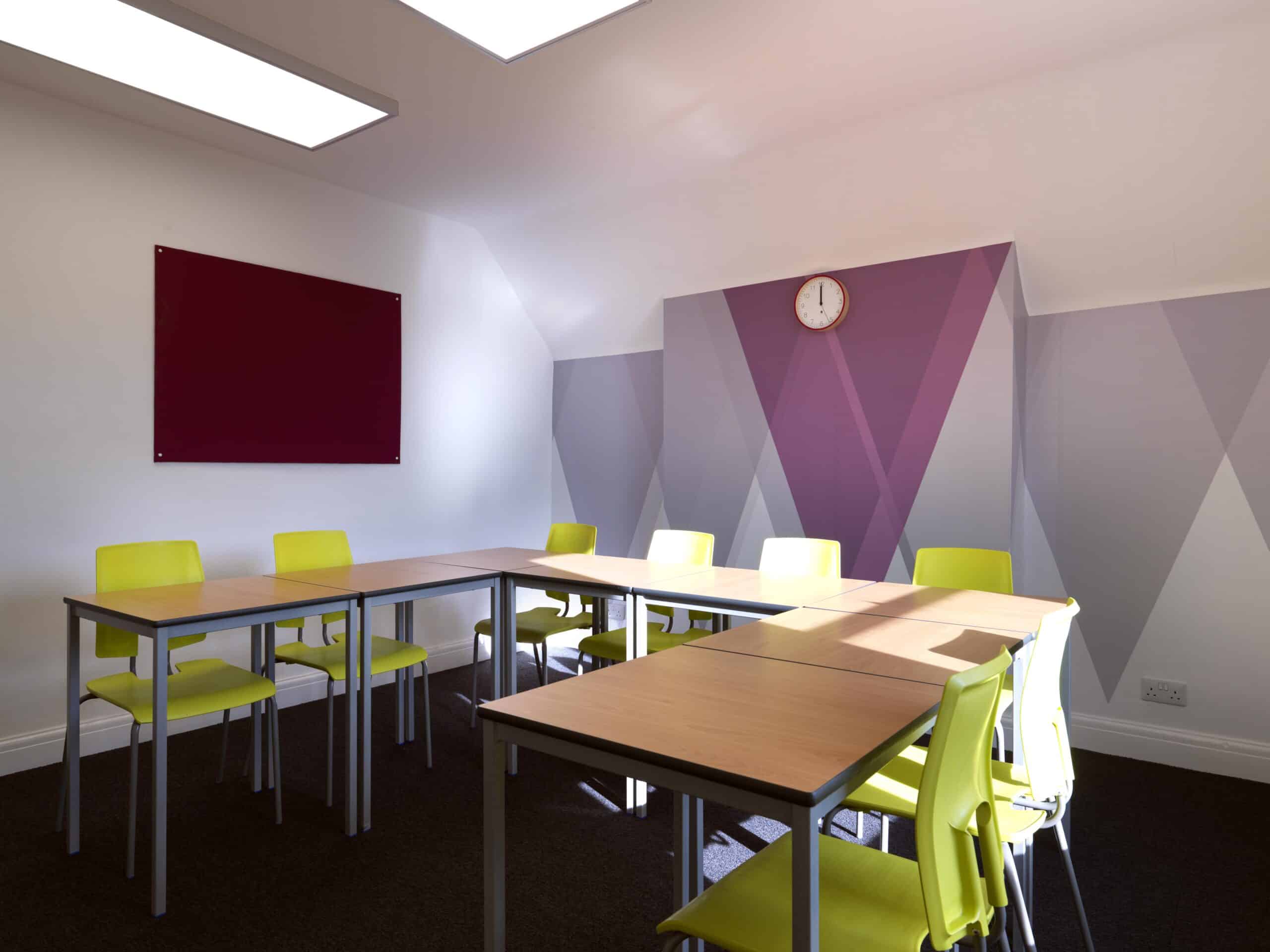 Cea classroom 1 ecole anglais cardiff