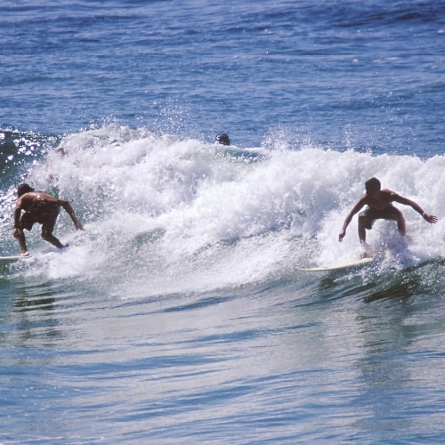 Surfer &agrave; Byron Bay